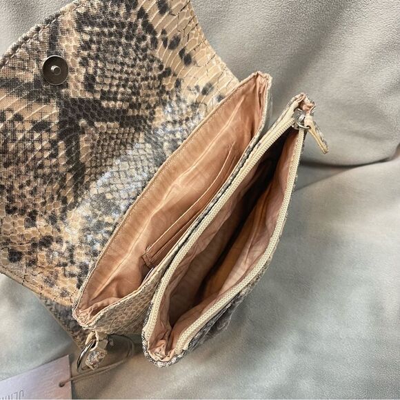 Jennifer Lopez Snake Print Wristlet Wallet NWT - Picture 4 of 5